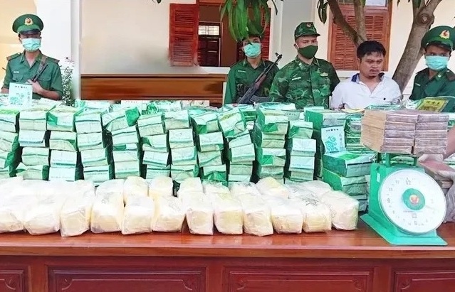 eight arrested for trafficking drugs from laos