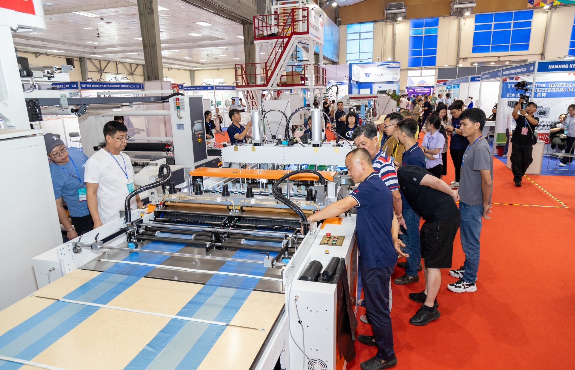 HanoiPlas 2025 showcases advanced plastics, rubber, recycling solutions